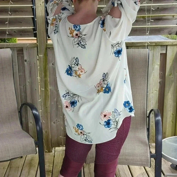 Cold Arm  Blouse - Picture 2 of 11